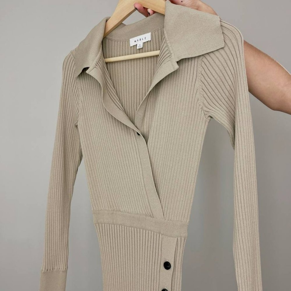 Buttoned dress - Picture 3 of 4